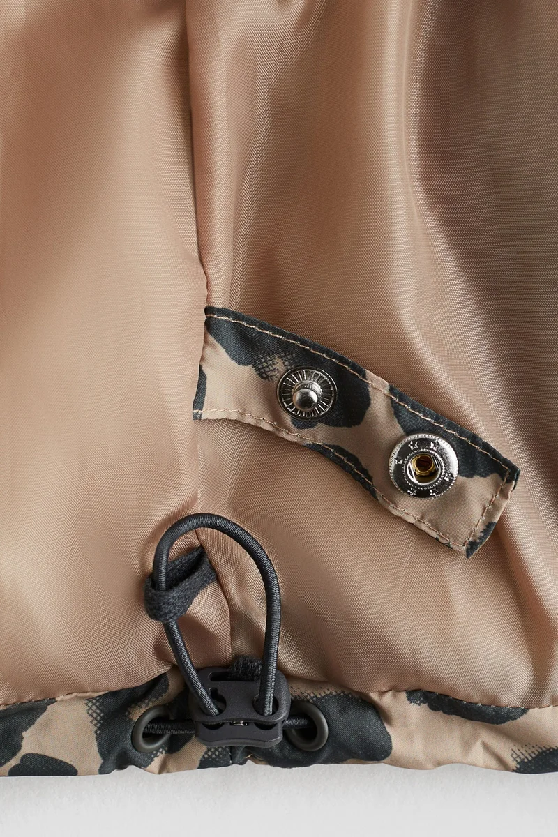 اتش اند ام جاكيت منفوخ مزين بطبعة